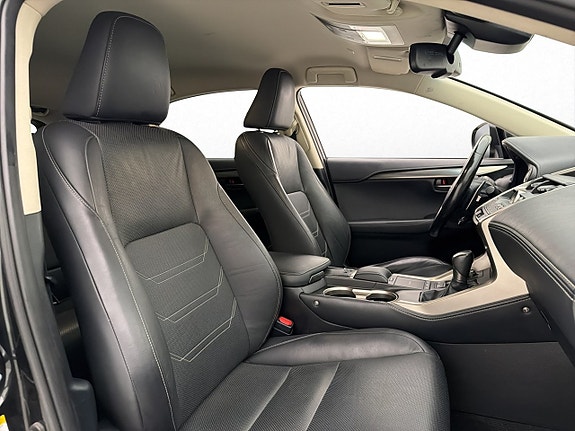 Lexus NX300h 10 of 30