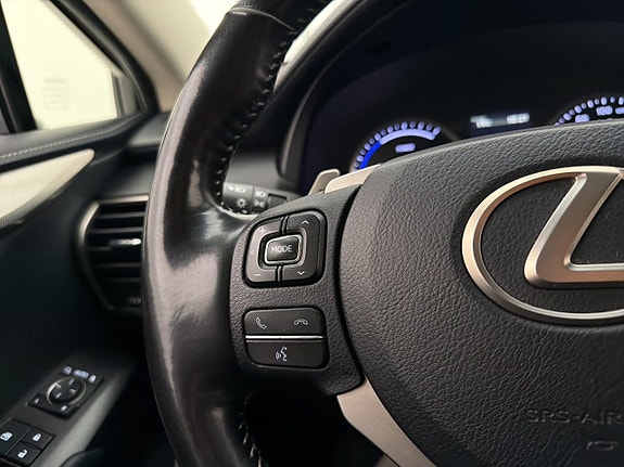 Lexus NX300h 17 of 30