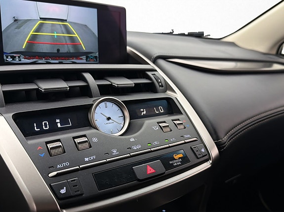 Lexus NX300h 20 of 30