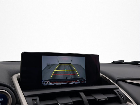 Lexus NX300h 15 of 30
