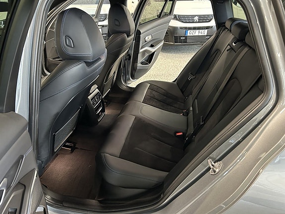 BMW 330e 16 of 27