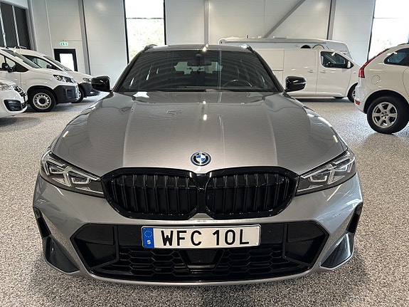 BMW 330e 11 of 27