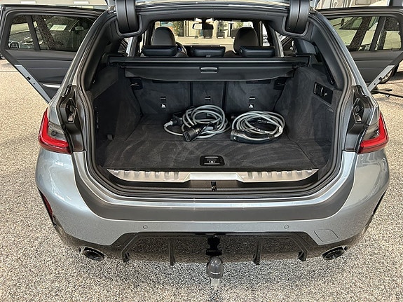 BMW 330e 17 of 27