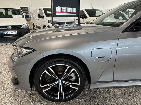 BMW 330e 10 of 27