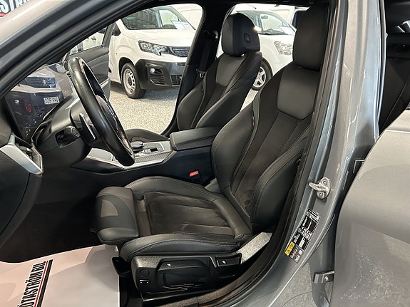 BMW 330e 14 of 27