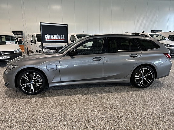 BMW 330e 9 of 27