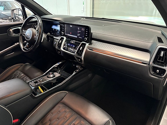 Kia Sorento 14 of 28