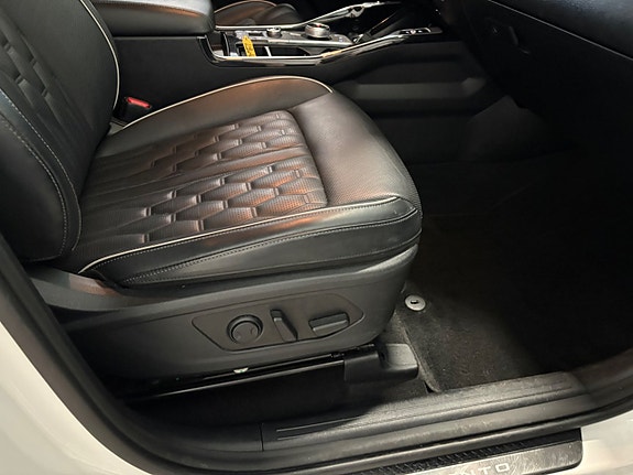 Kia Sorento 16 of 28