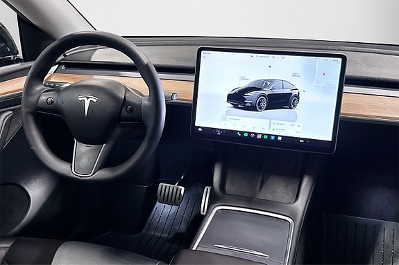 Tesla Model Y 15 of 22