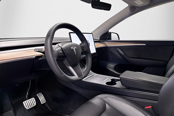Tesla Model Y 9 of 22
