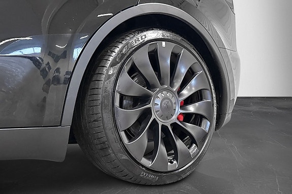 Tesla Model Y 22 of 22