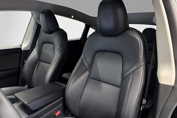 Tesla Model Y 11 of 22