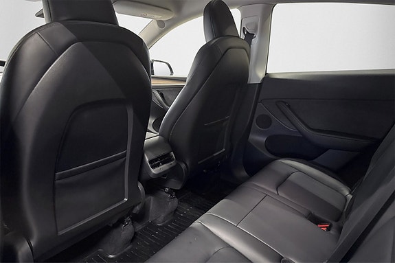 Tesla Model Y 13 of 22