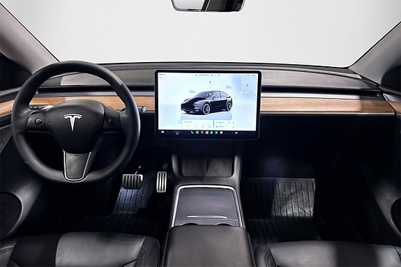 Tesla Model Y 8 of 22