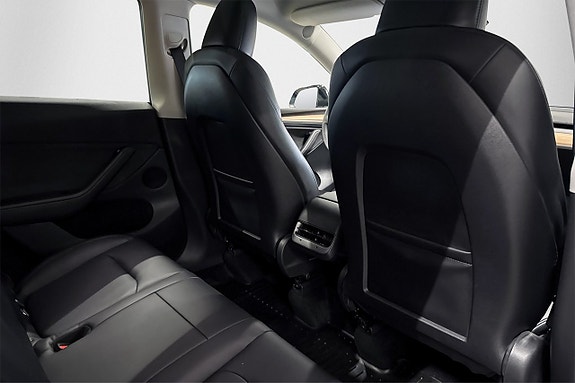 Tesla Model Y 14 of 22