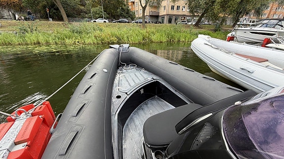 Brig 650 Eagle Evinrude E-tec 150 - 13 7 of 8