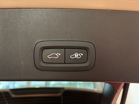 Volvo XC40 13 of 20