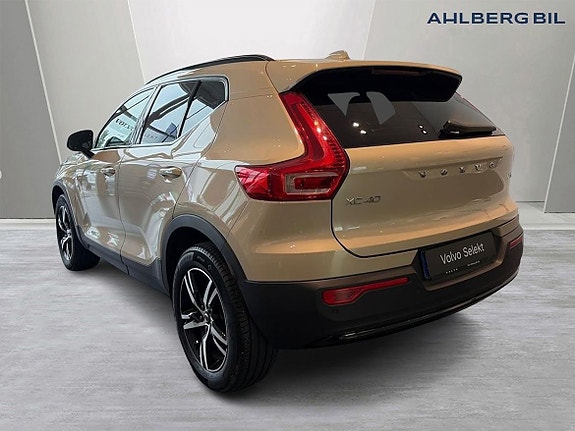 Volvo XC40 3 of 20