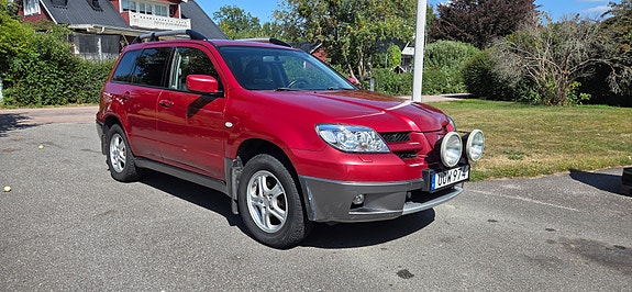 Mitsubishi Outlander 2 of 14
