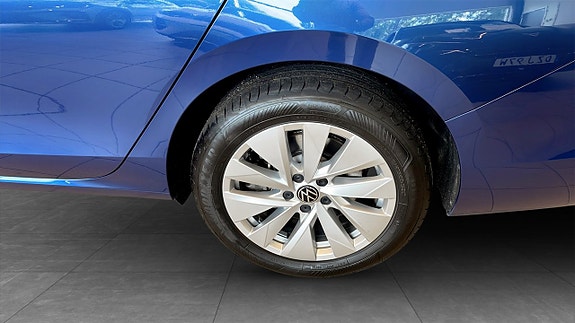 Volkswagen Passat 6 of 15
