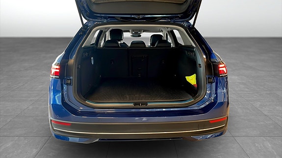 Volkswagen Passat 13 of 15