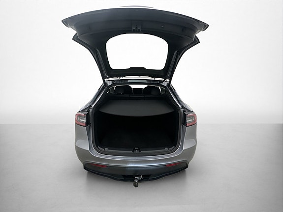 Tesla Model Y 11 of 30