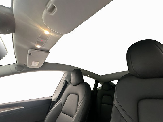 Tesla Model Y 15 of 30