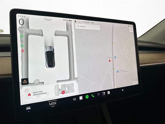 Tesla Model Y 22 of 30