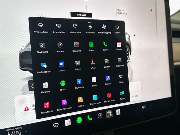 Tesla Model Y 24 of 30