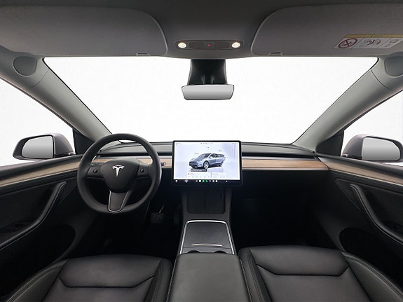 Tesla Model Y 16 of 30