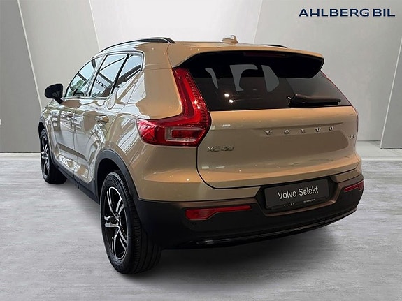 Volvo XC40 3 of 20