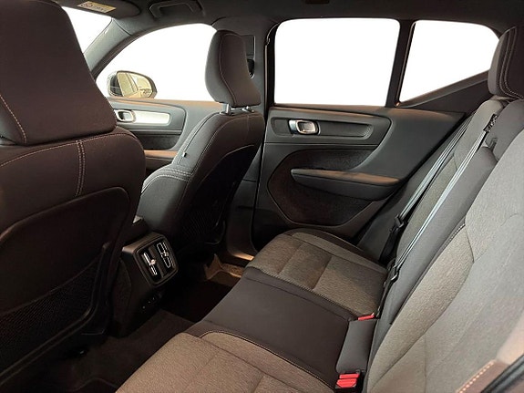 Volvo XC40 10 of 20