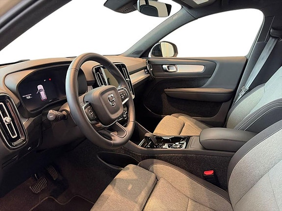 Volvo XC40 8 of 20