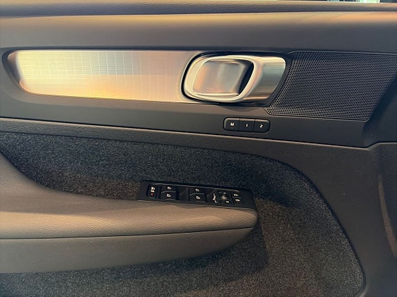 Volvo XC40 15 of 20