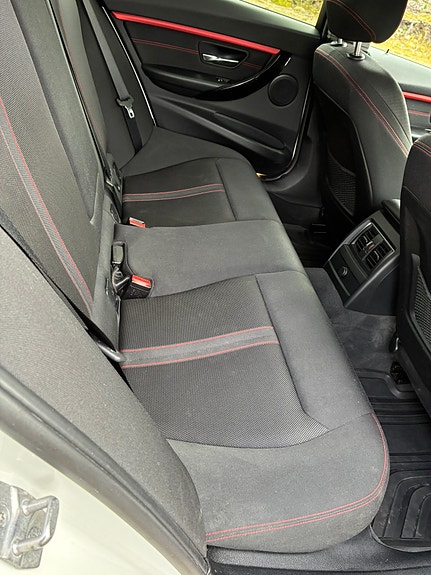 BMW 320d 4 of 6