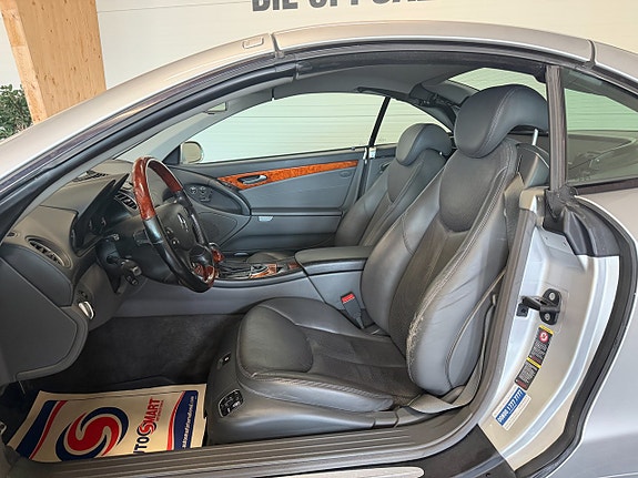 Mercedes-Benz SL500 7 of 26