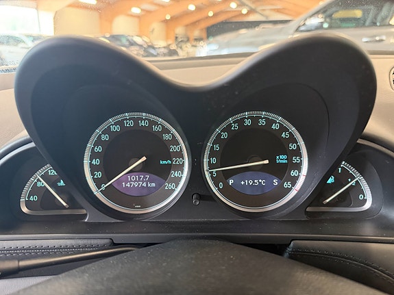 Mercedes-Benz SL500 13 of 26