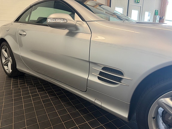 Mercedes-Benz SL500 23 of 26