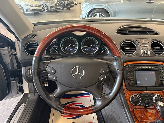 Mercedes-Benz SL500 9 of 26