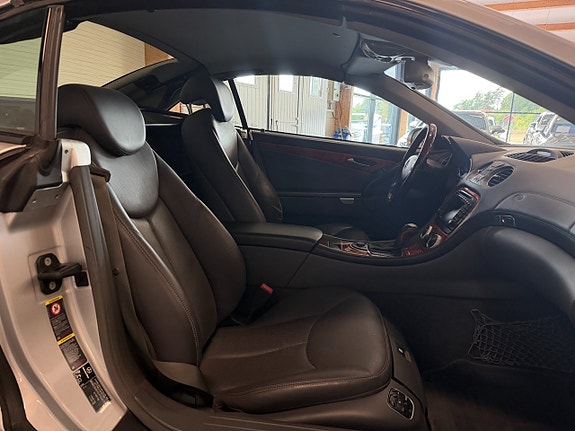 Mercedes-Benz SL500 18 of 26