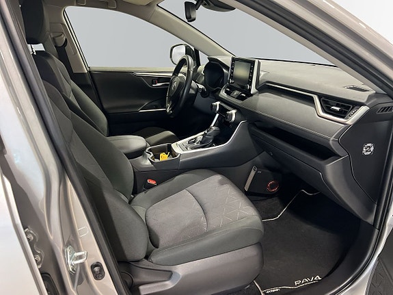 Toyota RAV4 6 of 27