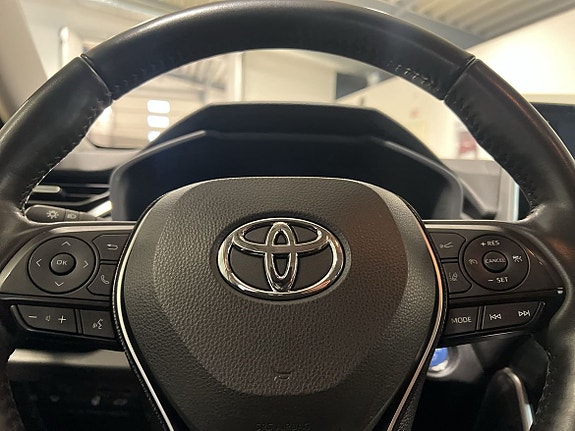 Toyota RAV4 13 of 27