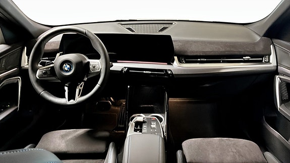 BMW iX2 4 of 9