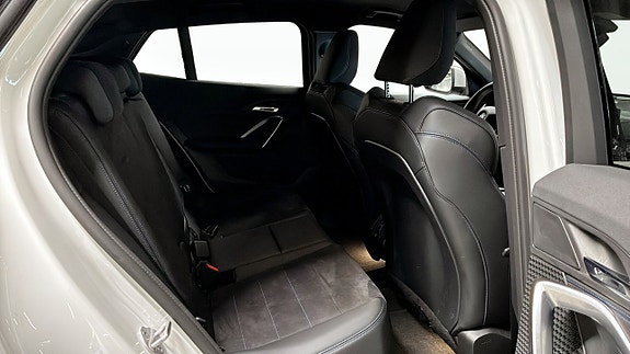 BMW iX2 5 of 9