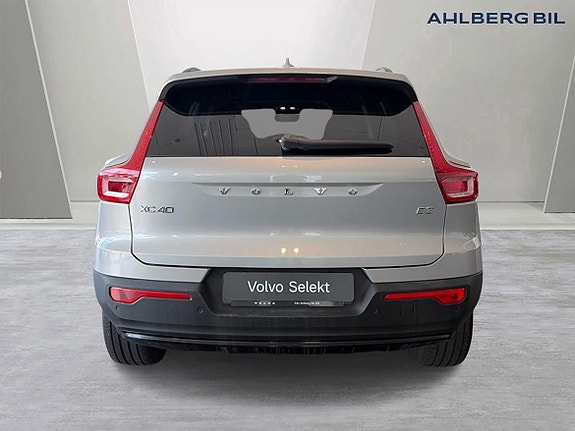 Volvo XC40 4 of 21