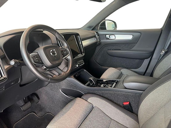 Volvo XC40 7 of 21