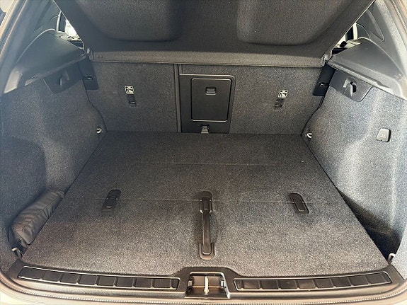Volvo XC40 6 of 21