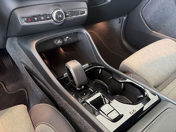 Volvo XC40 13 of 21