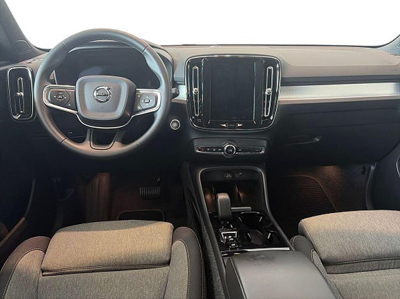 Volvo XC40 8 of 21