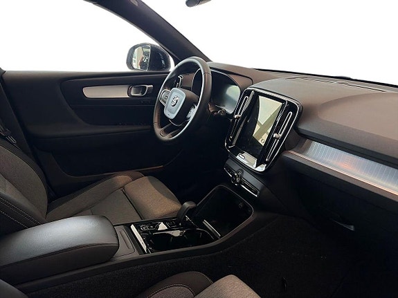 Volvo XC40 10 of 21